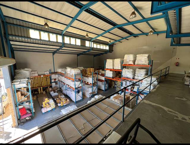 349M² WAREHOUSE TO LET IN LASER PARK